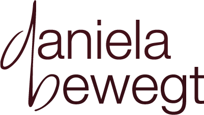 Daniela Bewegt - Logo - 400px Breite Burgundy